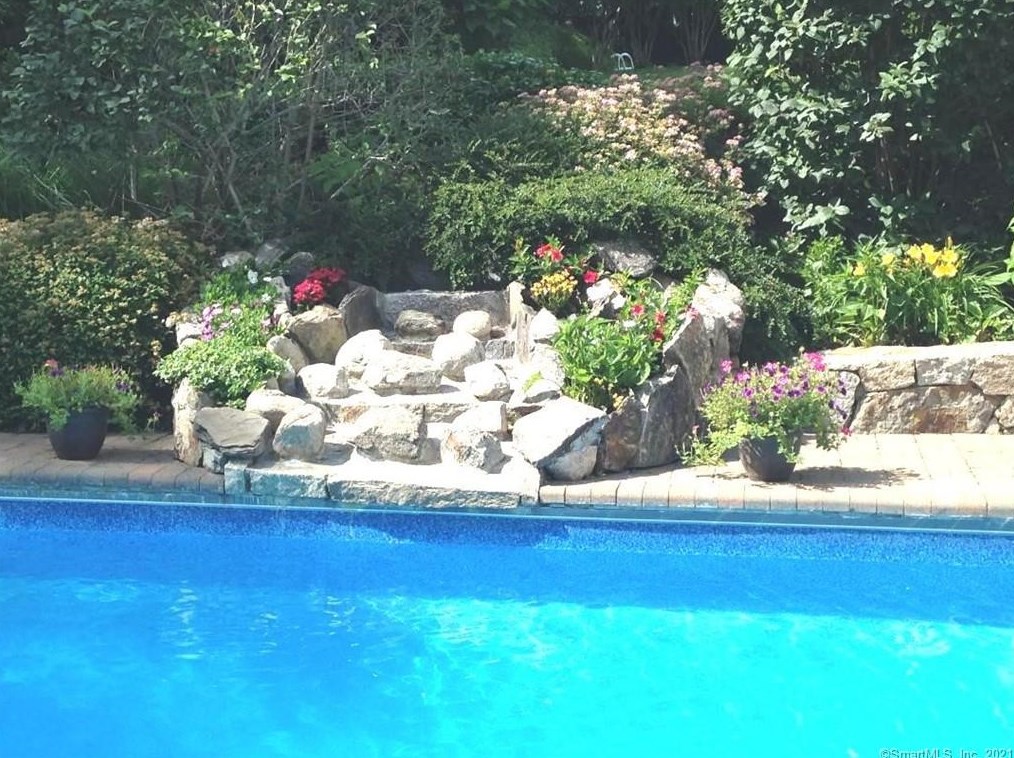 15 Singing Woods Rd, Norwalk, CT 06850
