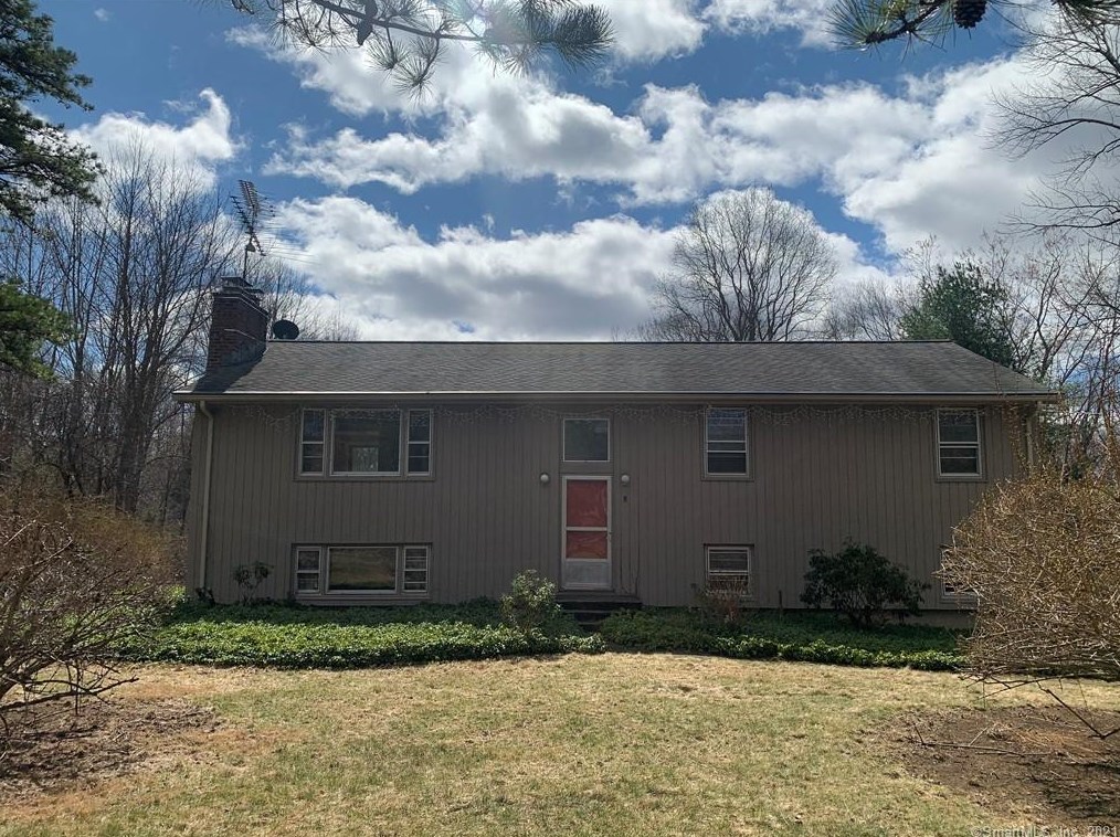 6 Sumner Dr, Storrs Mansfield, CT 06268-1212