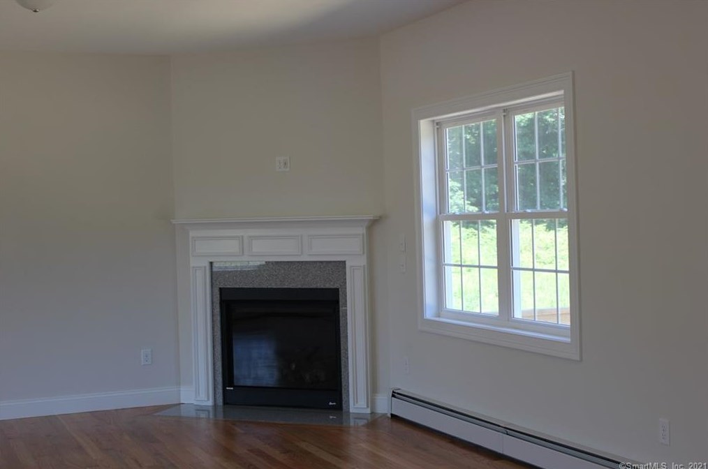 31 Eastview Ter, Tolland, CT 06084-2552