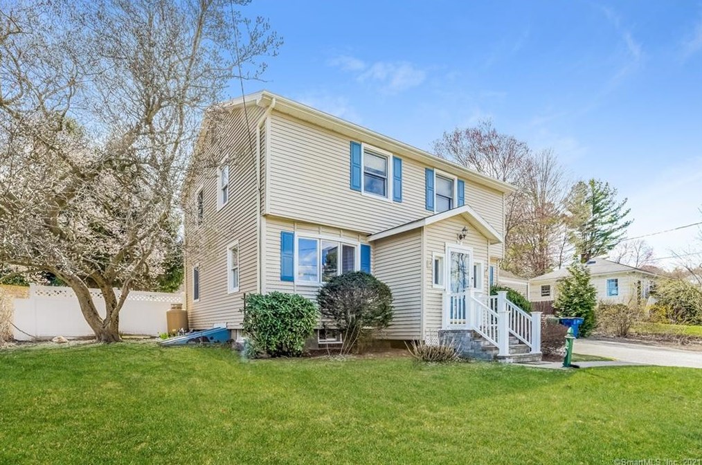 27 Upper Bartlett Rd, Quaker Hill, CT 06375