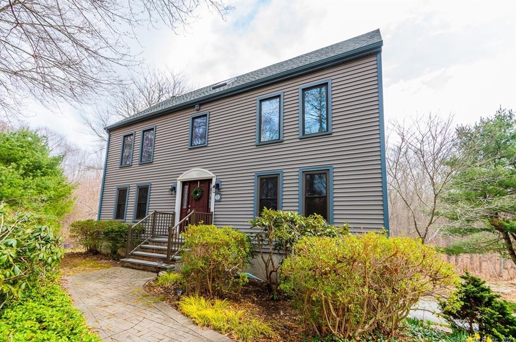 10 Florence Dr, Mystic, CT 06355