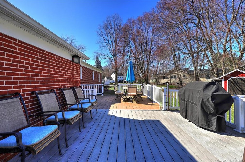 536 Dogwood Rd, Orange CT  06477-2007 exterior