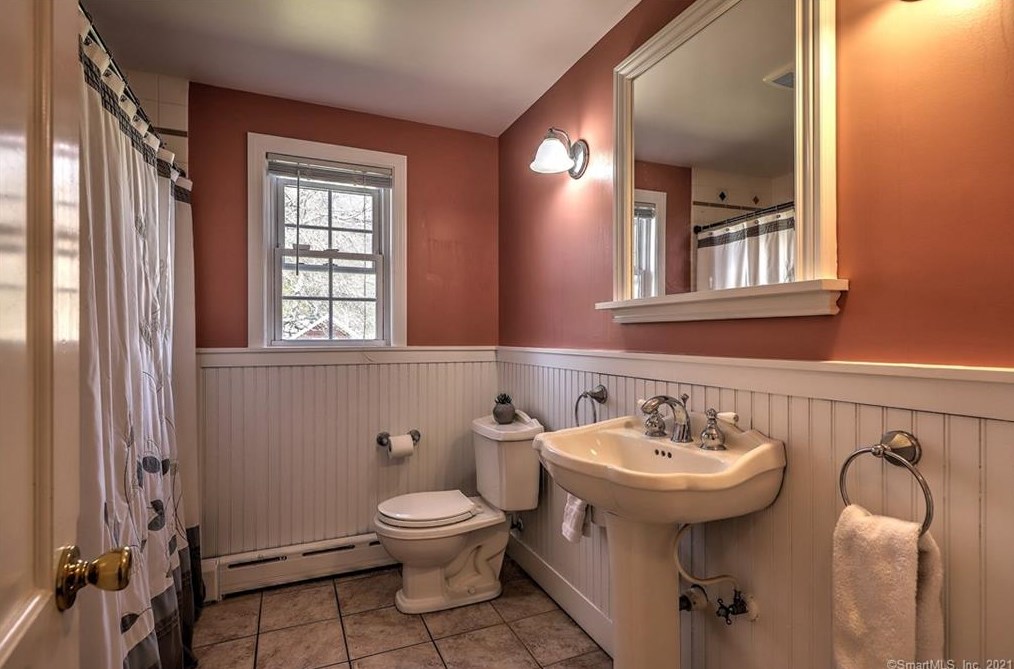 536 Dogwood Rd, Orange CT  06477-2007 exterior