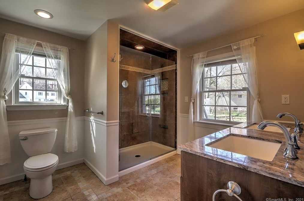 536 Dogwood Rd, Orange CT  06477-2007 exterior