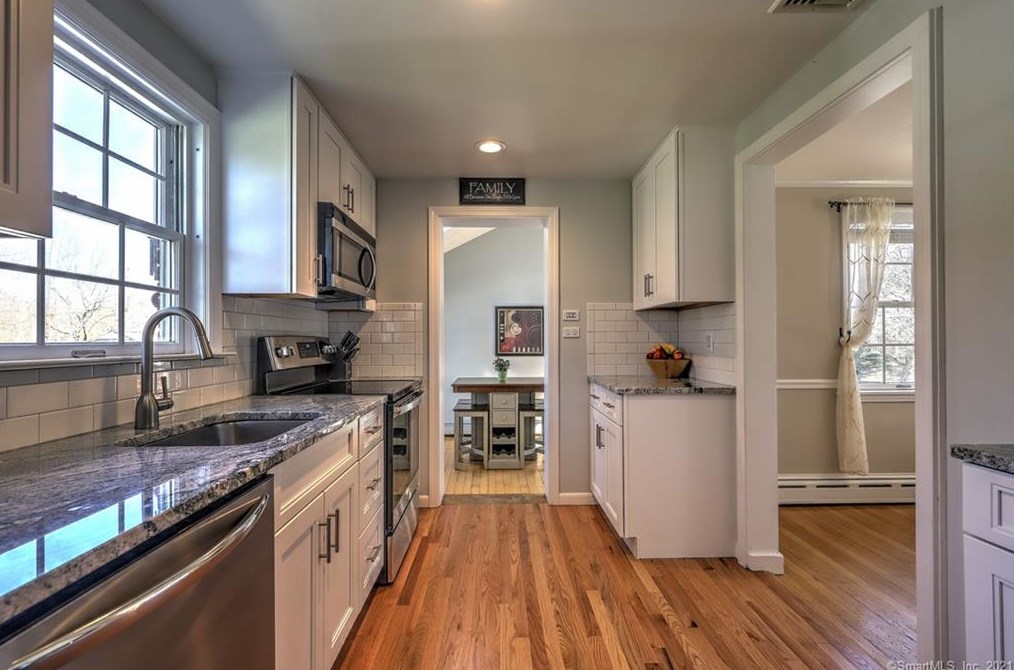 536 Dogwood Rd, Orange CT  06477-2007 exterior