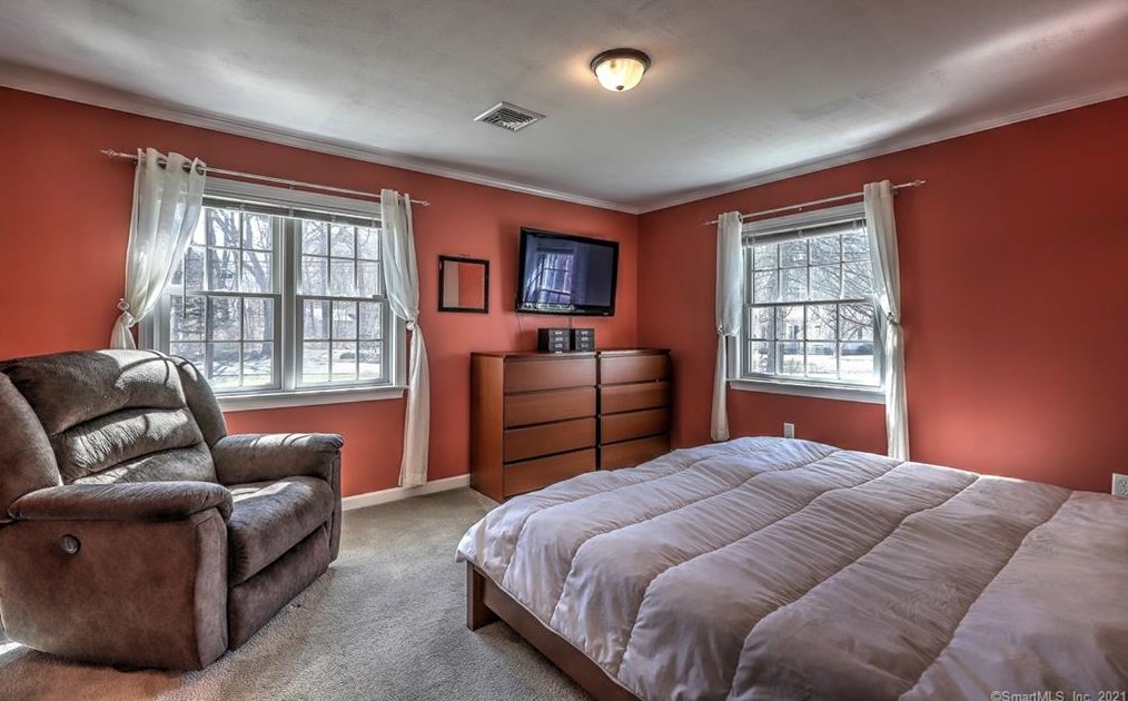 536 Dogwood Rd, Orange CT  06477-2007 exterior