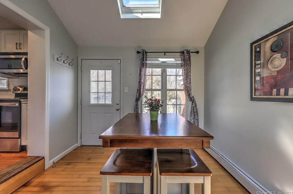 536 Dogwood Rd, Orange CT  06477-2007 exterior