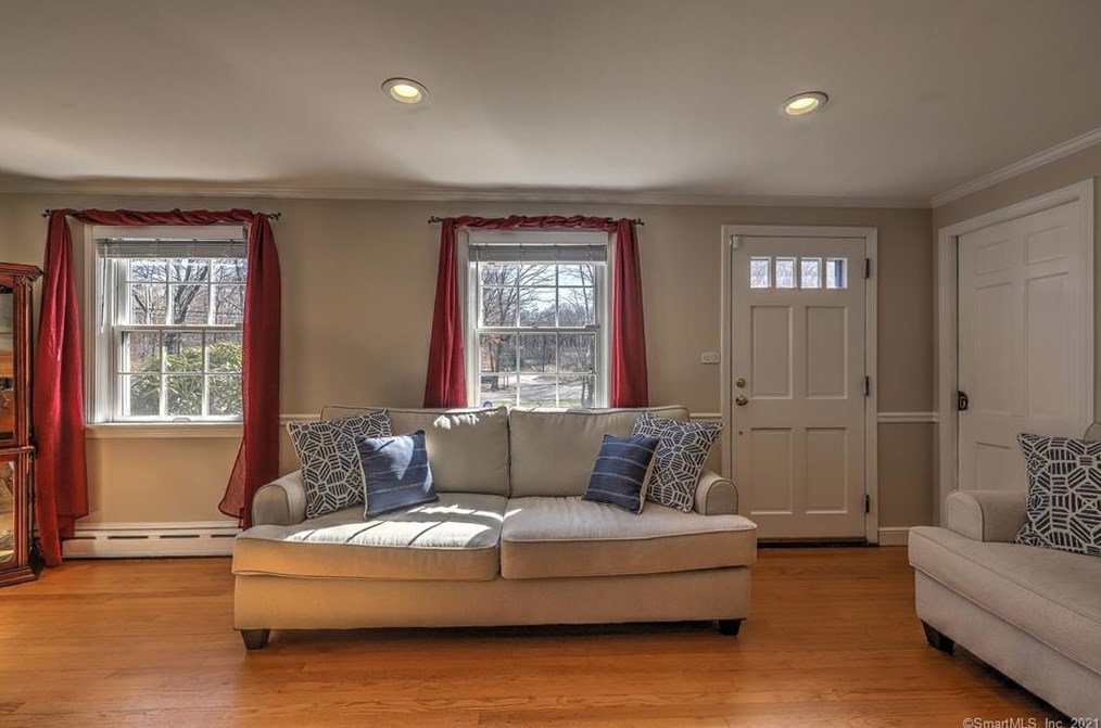 536 Dogwood Rd, Orange CT  06477-2007 exterior