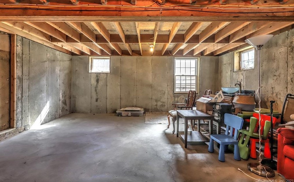 536 Dogwood Rd, Orange CT  06477-2007 exterior