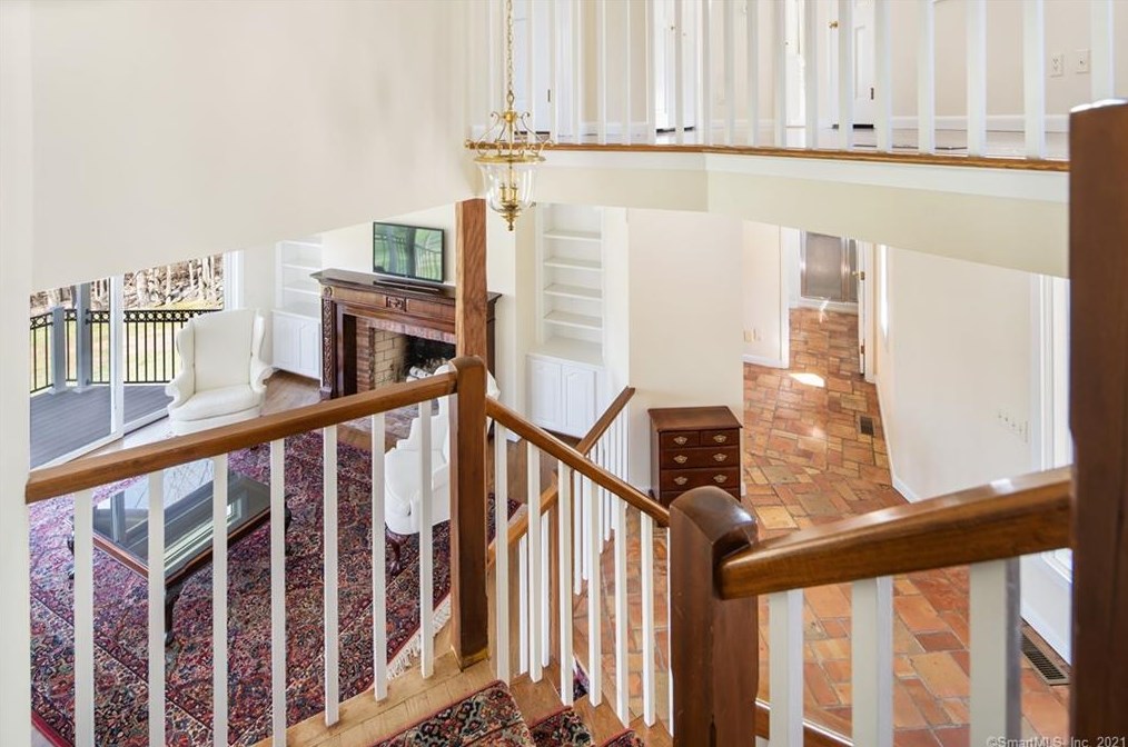 87 Oak Blf, Avon CT 06001-2808 exterior