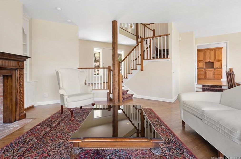 87 Oak Blf, Avon CT 06001-2808 exterior