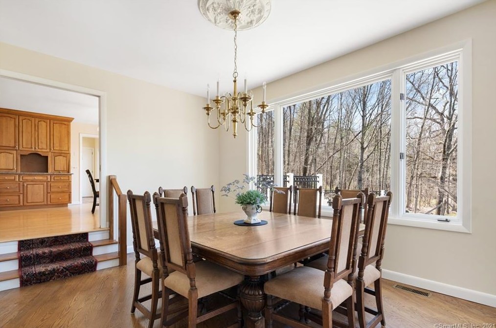 87 Oak Blf, Avon CT 06001-2808 exterior