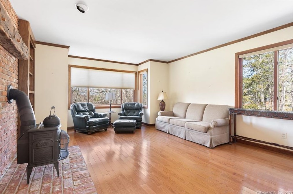 87 Oak Blf, Avon CT 06001-2808 exterior