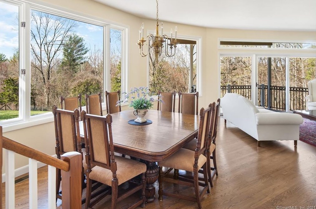 87 Oak Blf, Avon CT 06001-2808 exterior