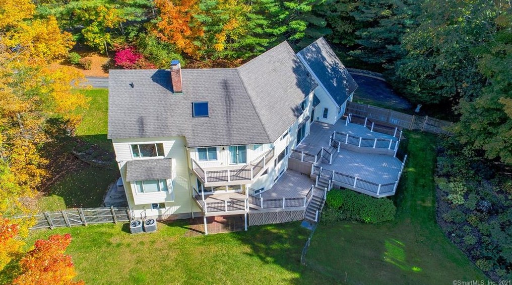 87 Oak Blf, Avon CT 06001-2808 exterior