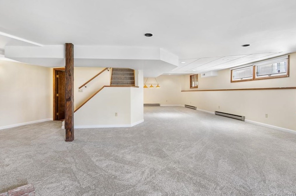 87 Oak Blf, Avon CT 06001-2808 exterior