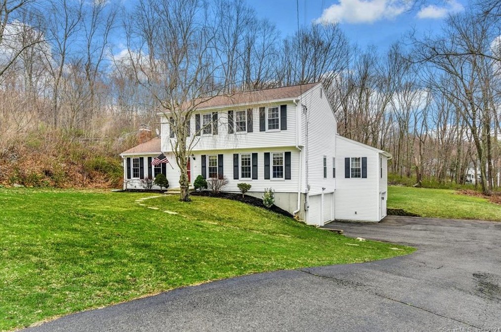70 Big Horn Rd, Huntington, CT 06484