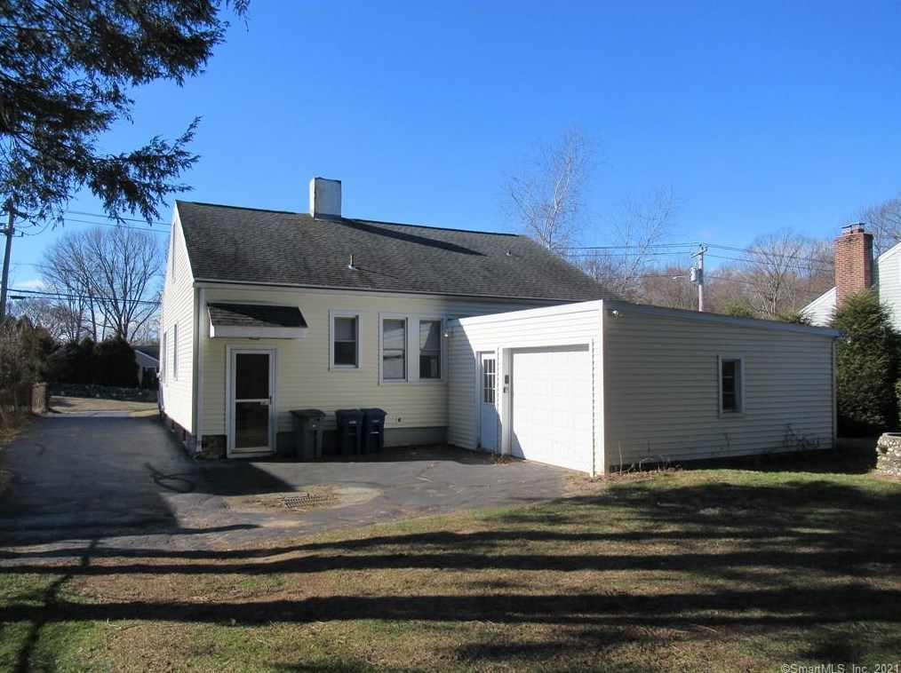 325 Racebrook Rd, Orange, CT 06477
