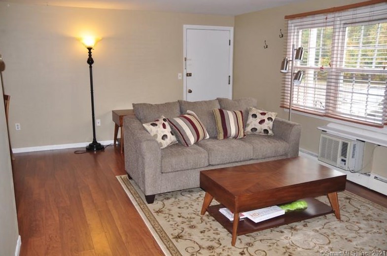 6 Grandview Dr, Farmington, CT 06032-1306
