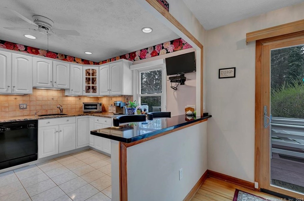 19 Wayne Rd, Milford, CT 06460