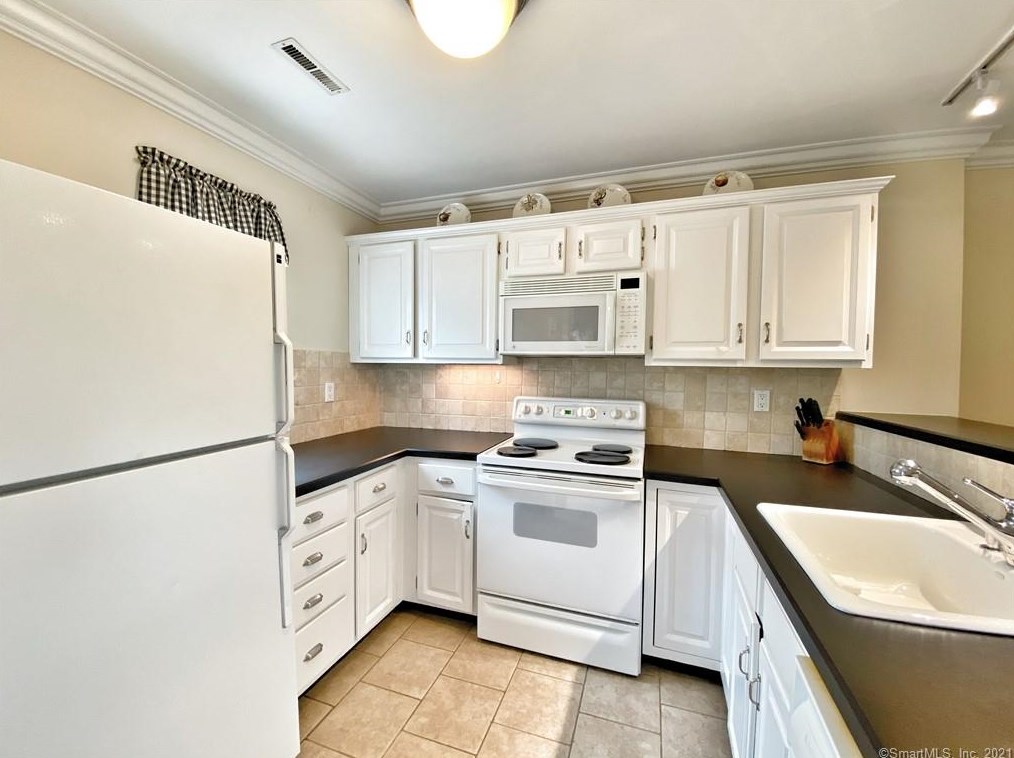 71 Strathmore Ln, Westport, CT 06880-4722