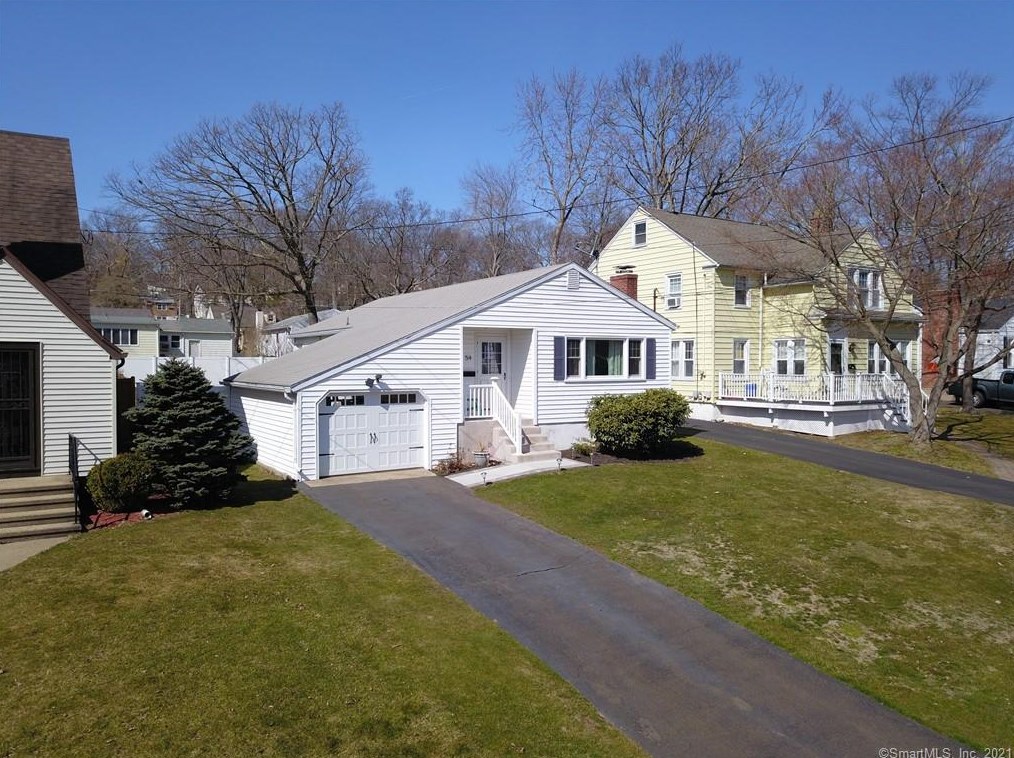54 Colonial Blvd, New-Haven, CT 06516 exterior