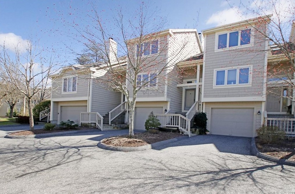 12 Boulevard Dr #162, Danbury, CT 06810