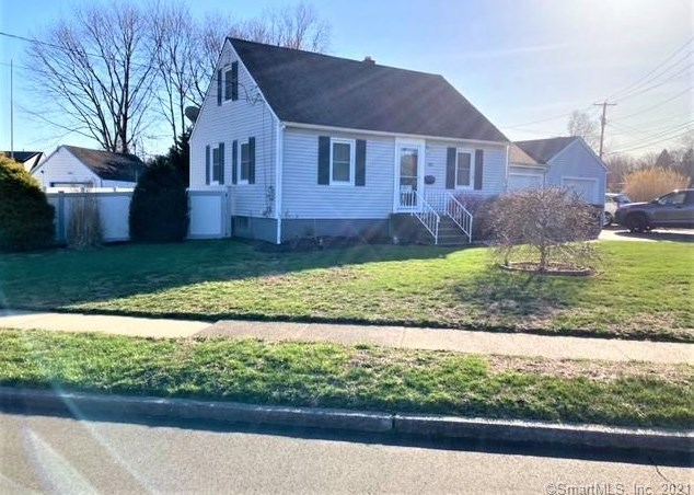 182 Meadowside Rd, Milford, CT 06460