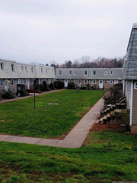 56 Meetinghouse Vlg, Meriden CT  06450-6760 exterior