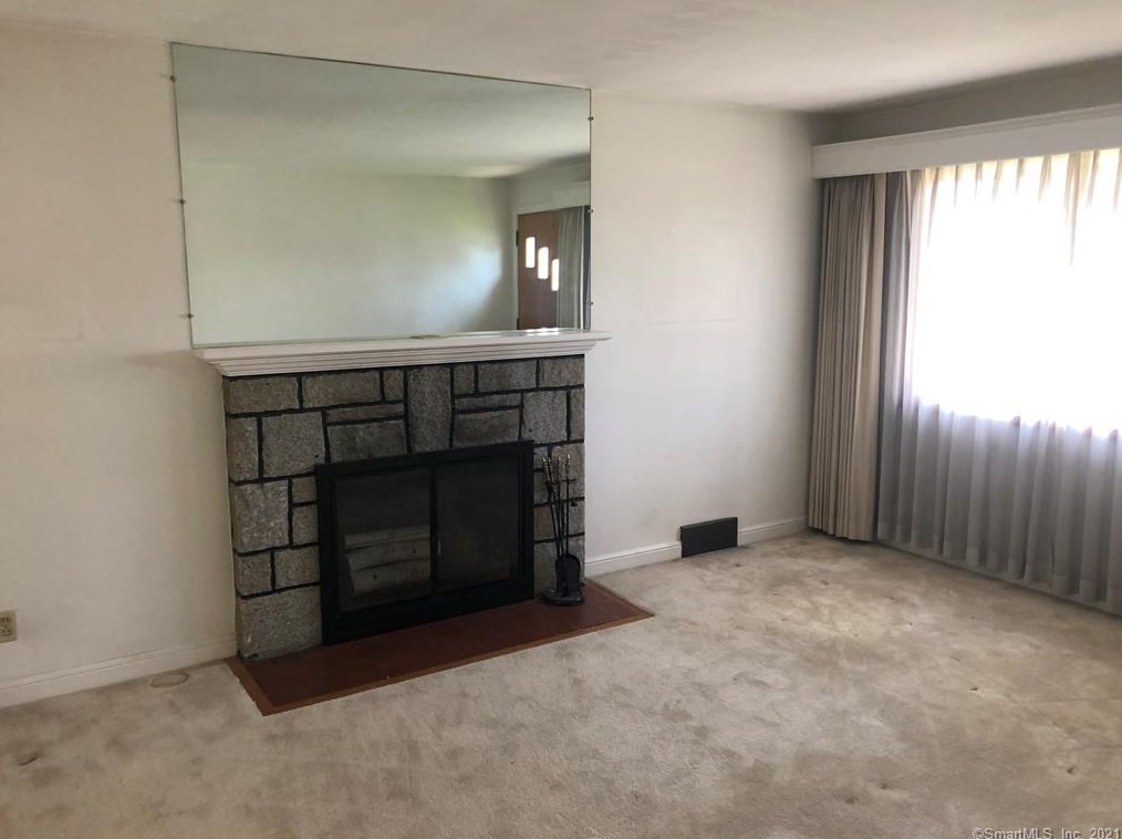 15 Crestwood Dr, Meriden CT  06450-6467 exterior