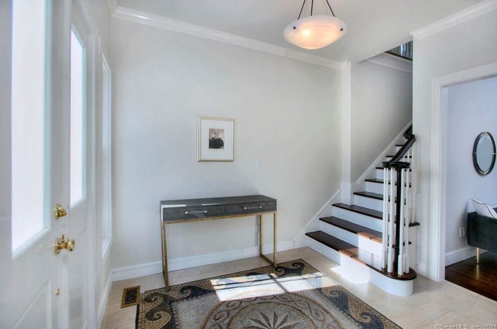 8 Twin Circle Dr, Westport, CT 06880-2708