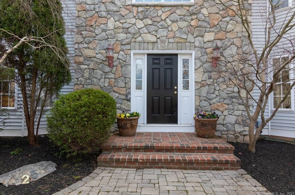 25 Roast Meat Hill Rd, Deep River, CT 06419