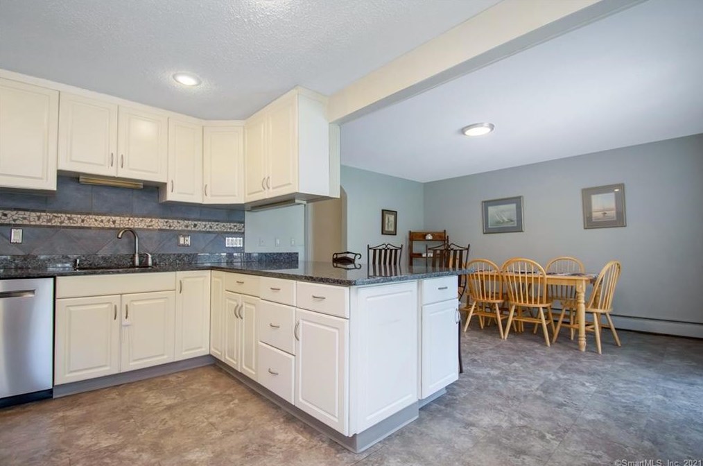 170 Lake St, Wapping, CT 06074
