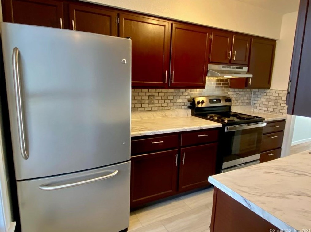1 Riverview Dr Apt C, East Windsor, CT