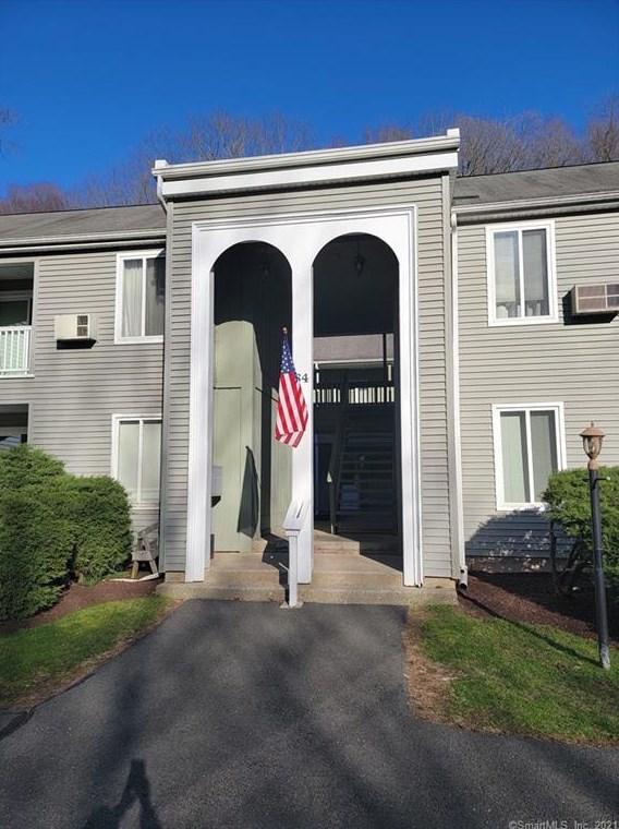 64 Nashville Rd #j, Bethel, CT 06801