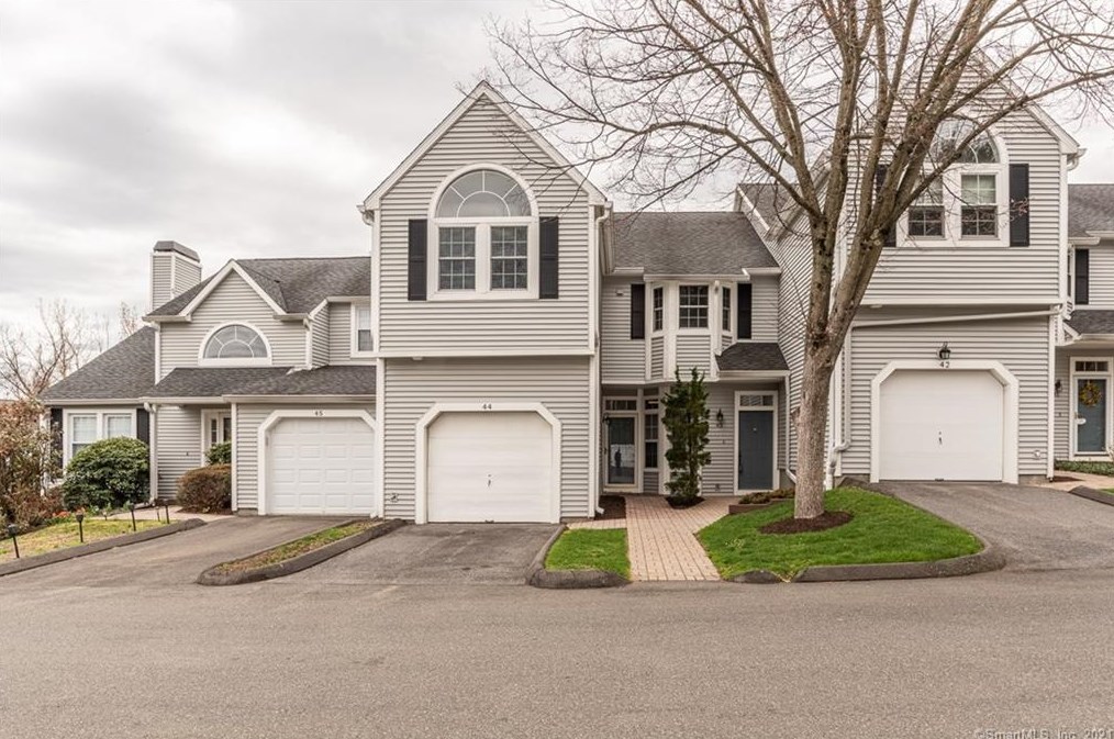 43 Rivendell Dr, Huntington, CT 06484-4334