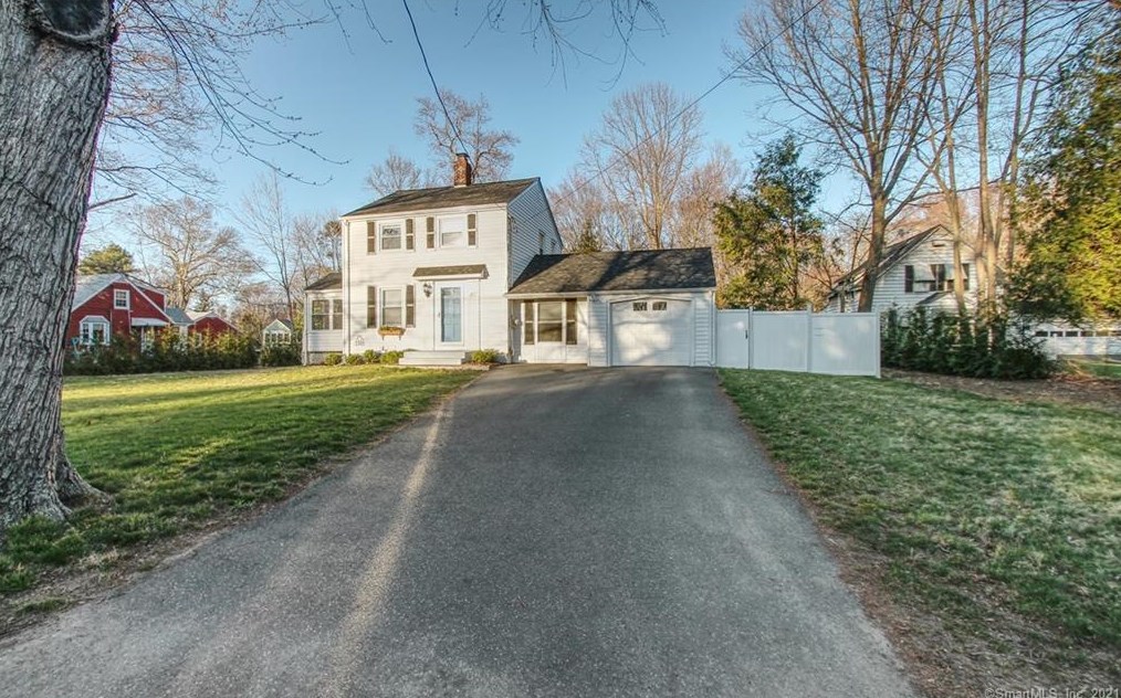 497 Dogwood Rd, Orange, CT 06477