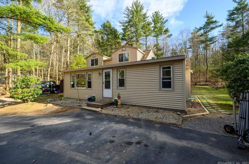 55 Pond View Dr, Woodstock, CT 06281-1330