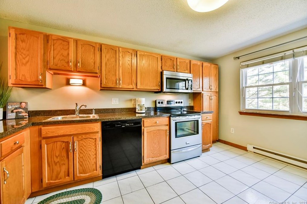 250 Summer St #21h, Plantsville, CT 06479