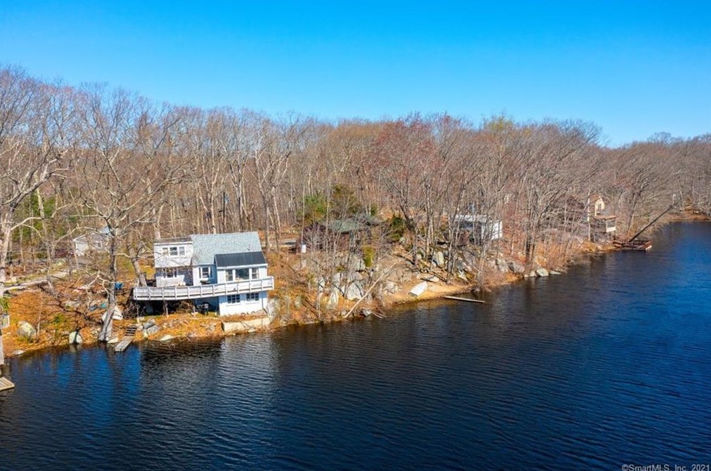 56 W Shore Dr, Clinton, CT 06413