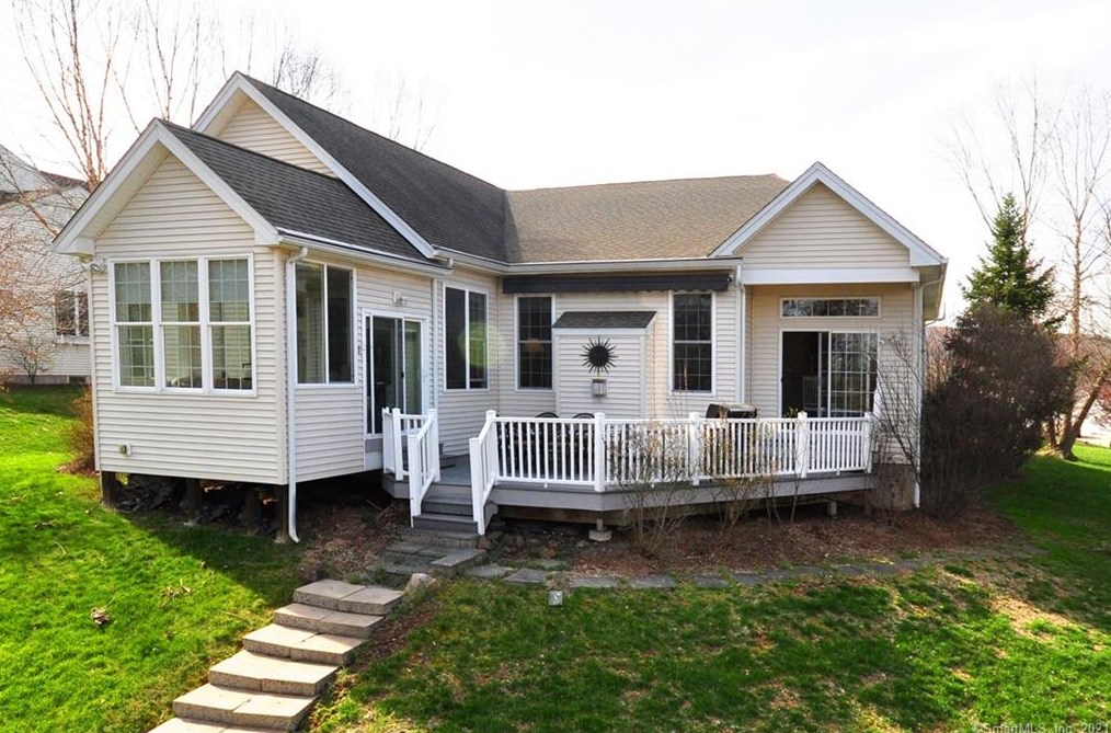 53 Vista Way, Bloomfield, CT 06002