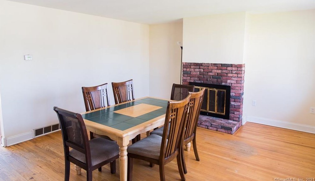 2 Bruce Ln, Wallingford, CT 06492-5217