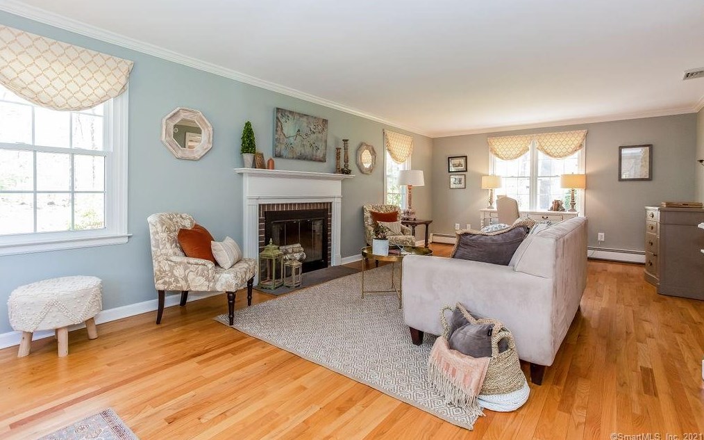 60 Briar Hill Rd, Avon, CT 06001 exterior