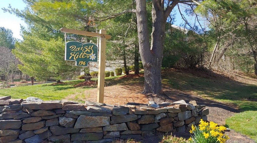 196 New Haven Ave #320, Derby, CT 06418