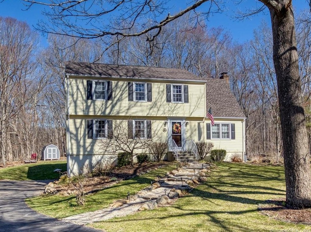 69 Thistle Rock Dr, Guilford, CT 06437-1606