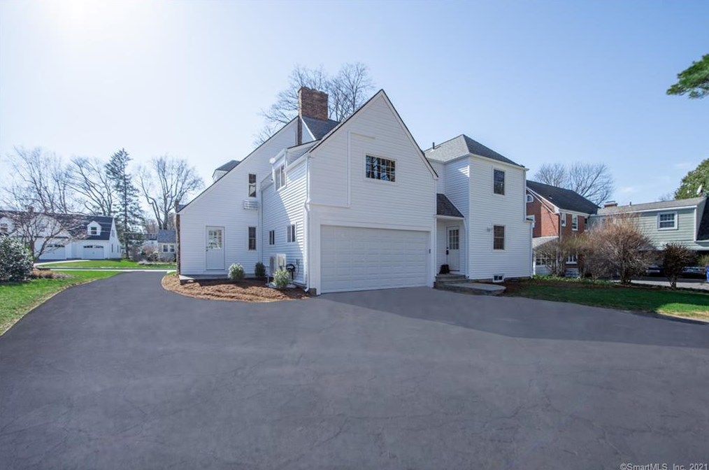 42 Smallwood Rd, Hartford, CT 06107-3448