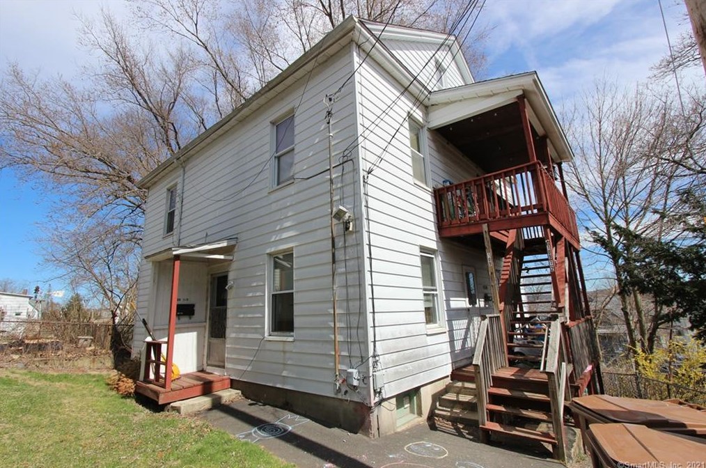 109 Oak Ave, Huntington, CT 06484
