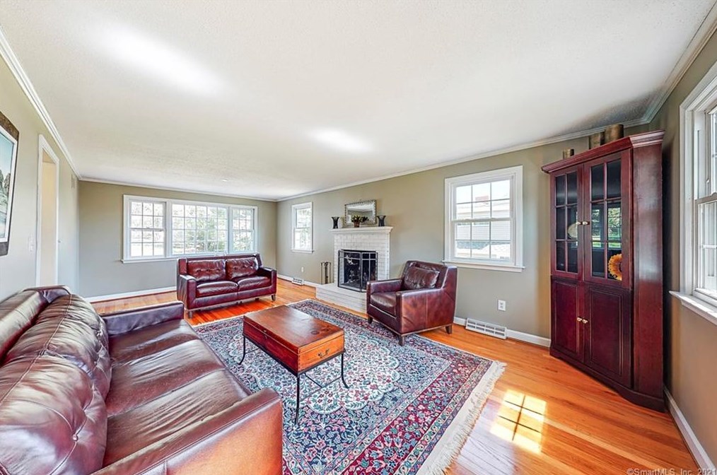 71 Old Common Rd, Hartford, CT 06109 exterior