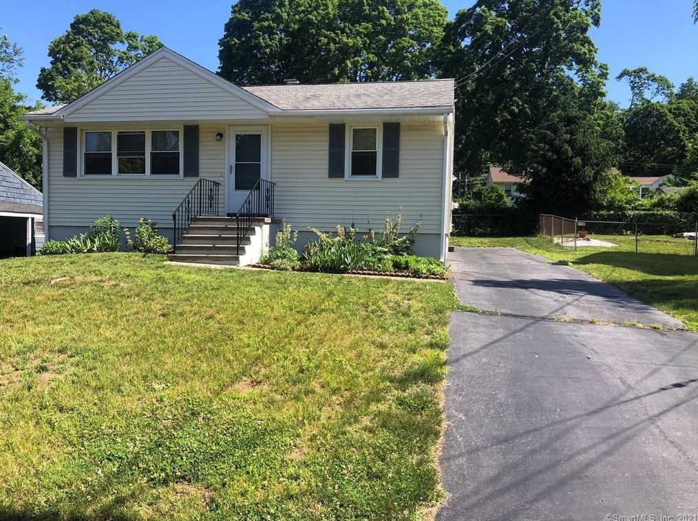46 Harrison Dr, New Haven, CT 06514-2800