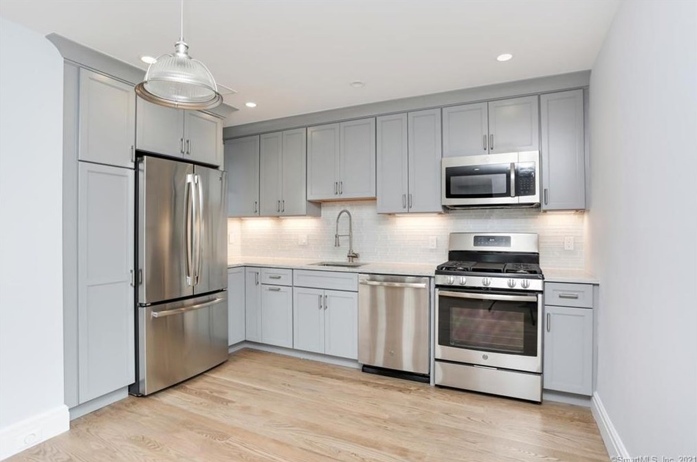 14 Webb Ave, Old Greenwich CT  06870-1513 exterior